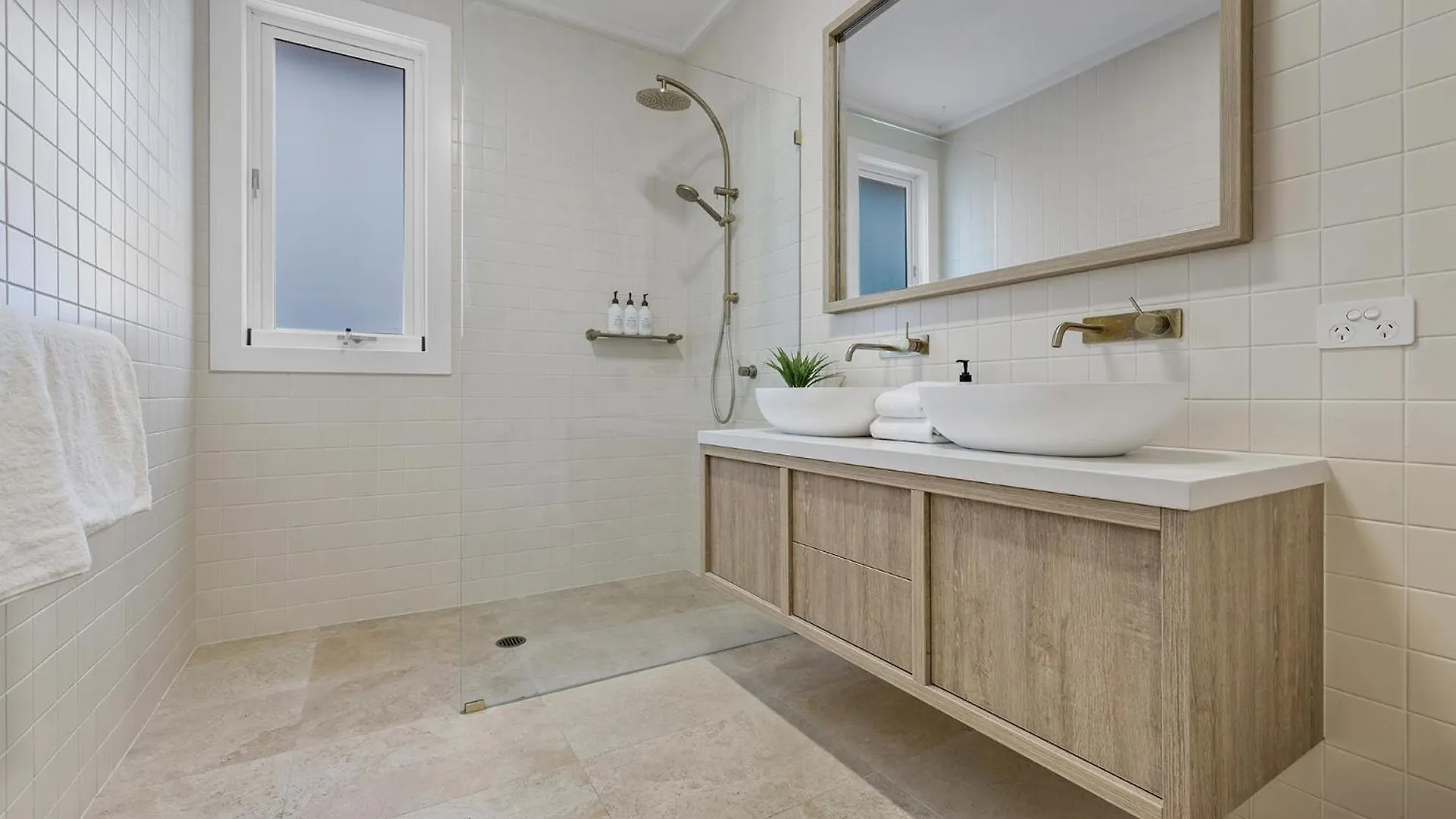 Fuller Holidays - The Cedrics 2 - Luxury Home With Swimming Pool Byron Town Byron Bay Holiday home
