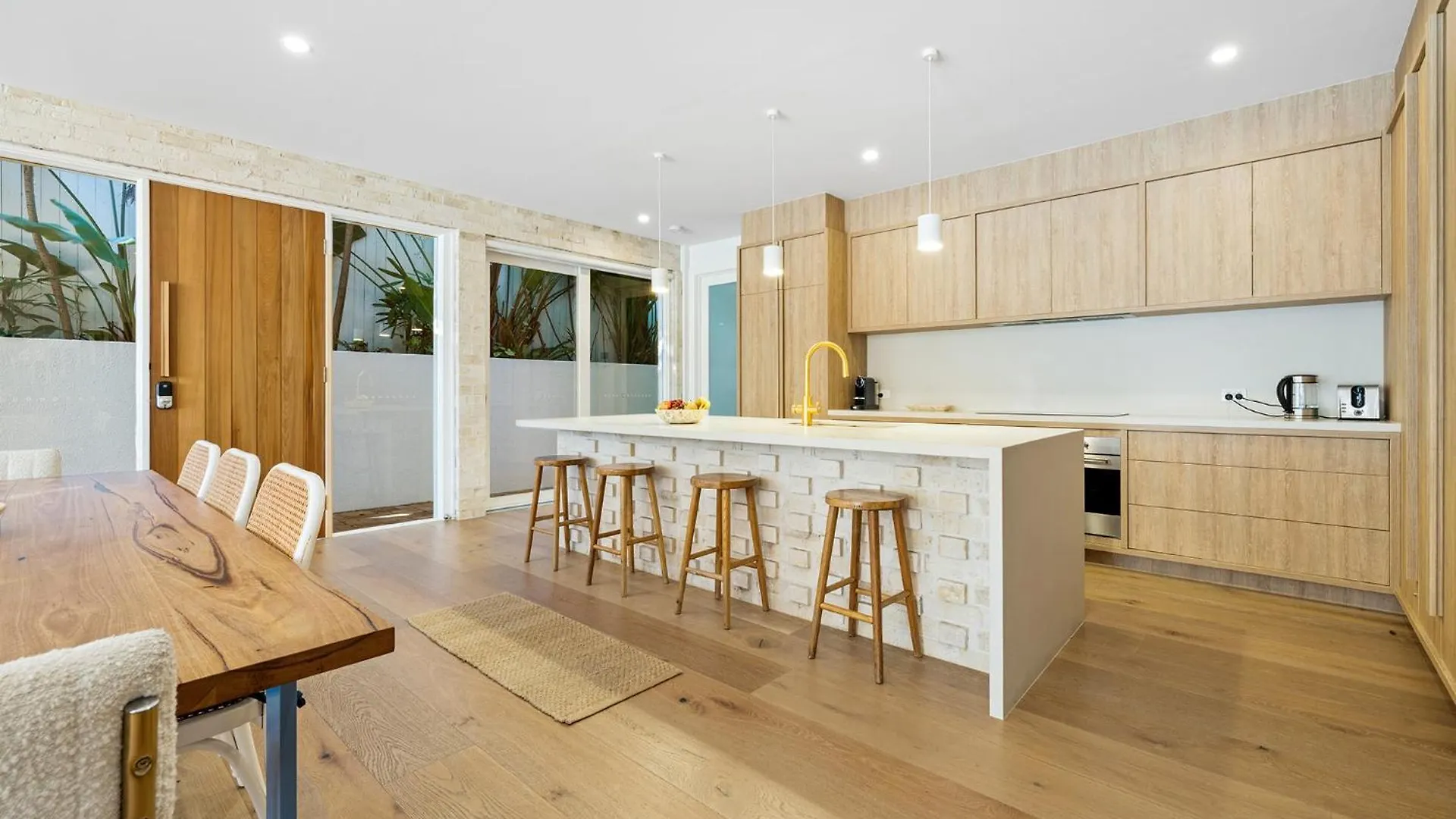 Fuller Holidays - The Cedrics 2 - Luxury Home With Swimming Pool Byron Town Byron Bay 0*,  Austrálie